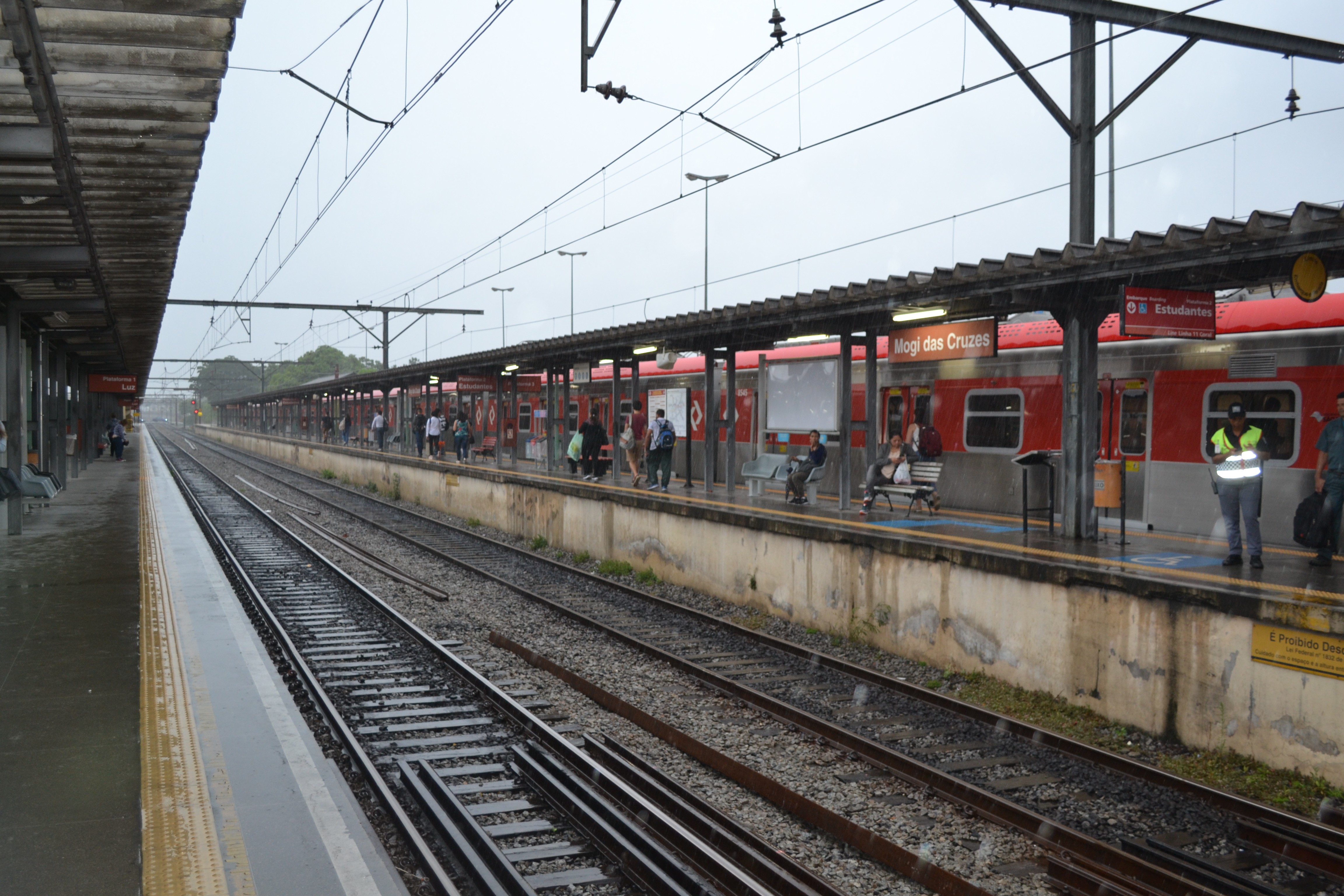 Trens da CPTM têm intervalos maiores devido à falha no sistema de energia