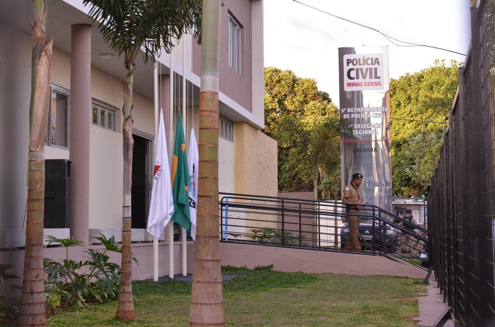 A Polícia Civil cumpriu mandado de busca e apreensão na casa da ex-diretora de escola estadual de Uberaba — Foto: André Santos/Prefeitura de Uberaba 