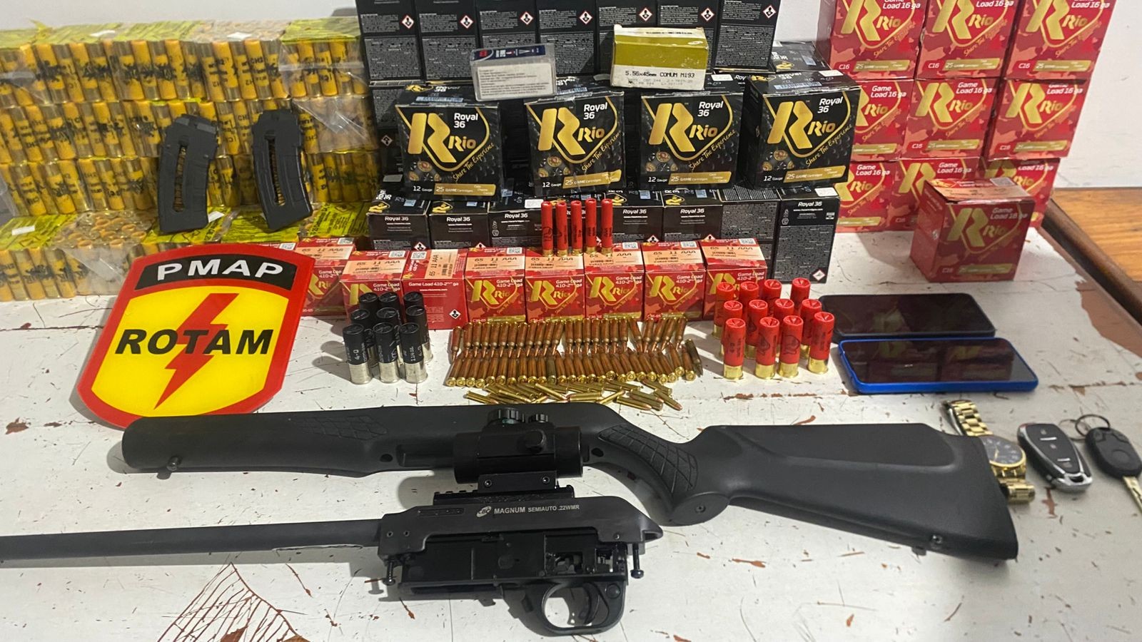 Dupla é presa com arma de fogo e munições na Zona Sul de Macapá