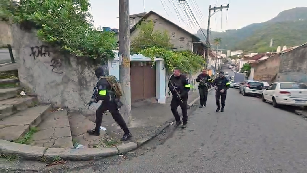 Operação Rastreio mira grupo do TCP que desbloqueava celulares roubados e fazia empréstimos em nome das vítimas