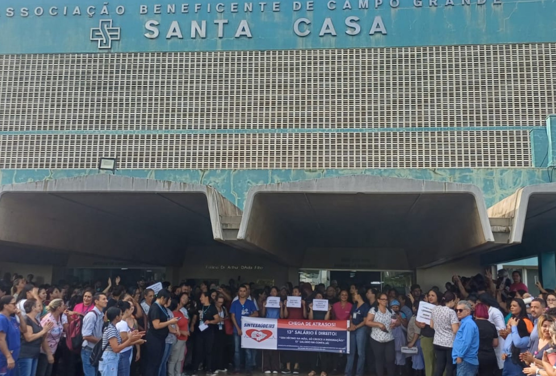 Paralisação na Santa Casa cancela visitas à tarde e à noite nesta segunda-feira