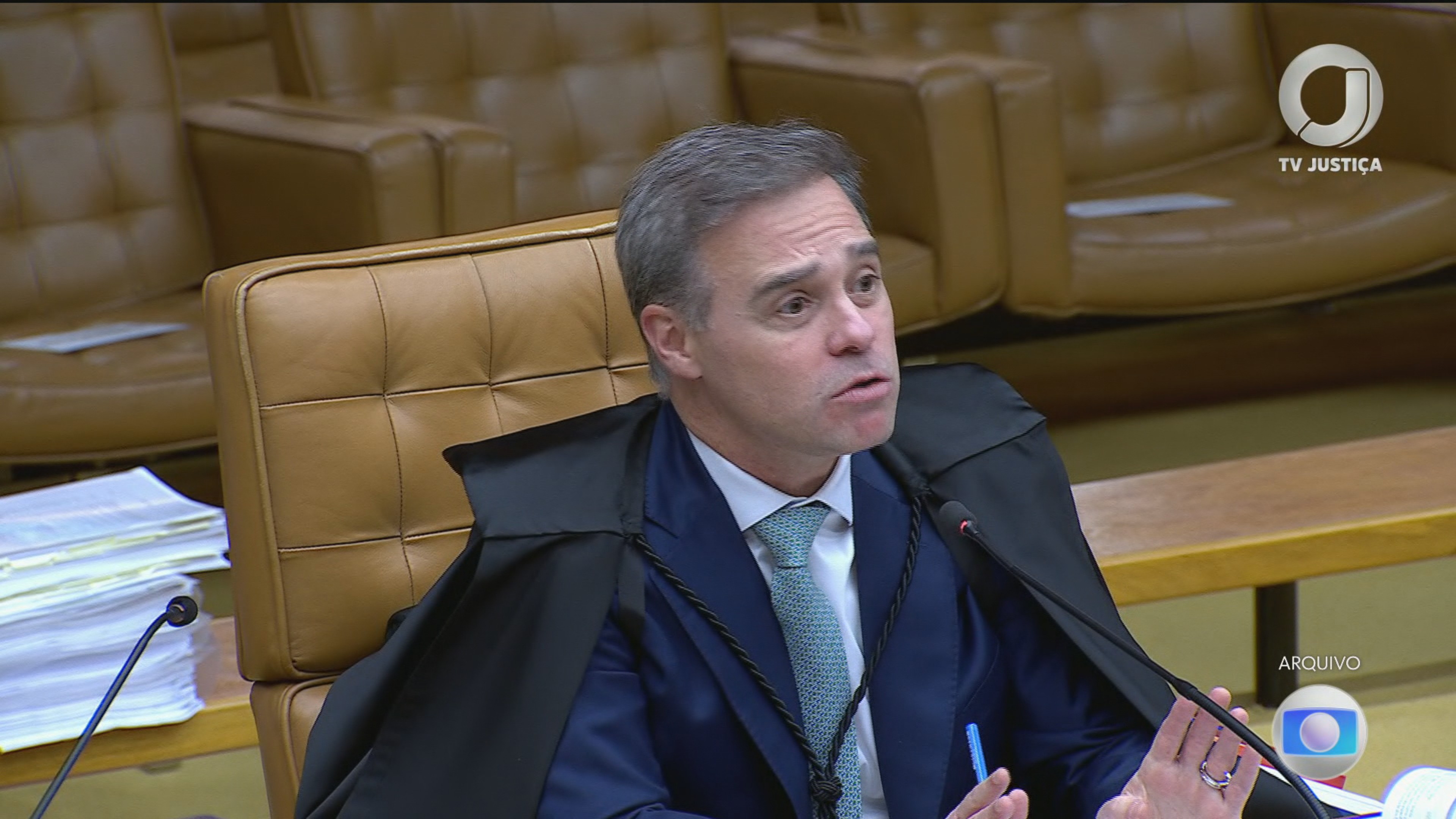 Mendonça diz que foi monitorado de forma ilegal e sistemática pela PF e determina afastamento do diretor-geral