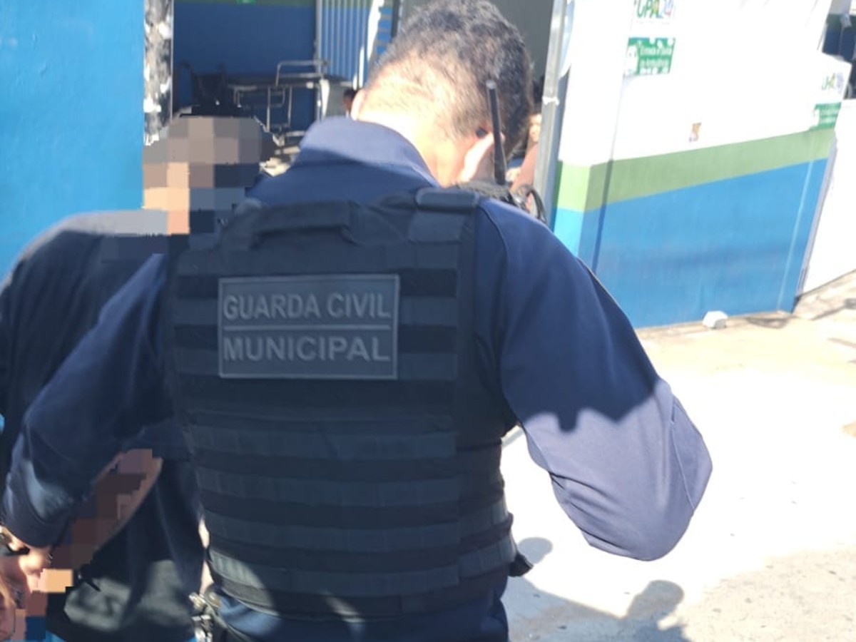 Foragido tenta escapar, mas é encontrado dentro de guarda-roupa com comparsa em MG