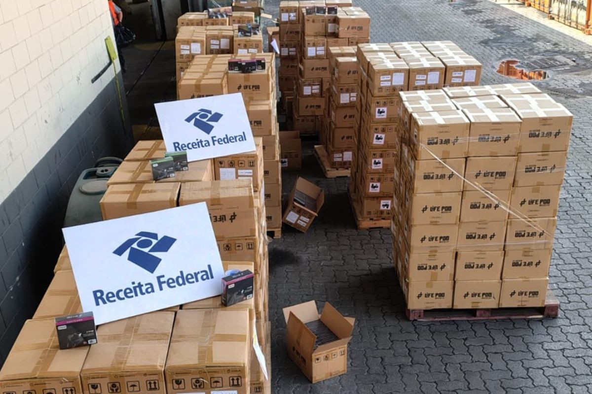 Receita Federal apreende 180 mil cigarros eletrônicos avaliados em R$ 21 milhões no Porto de Santos