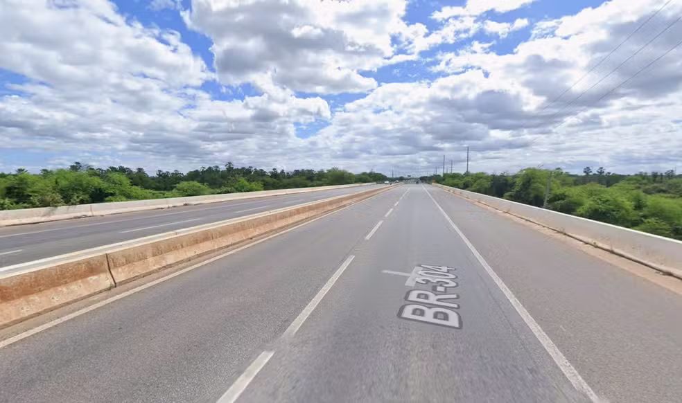 Acidente ocorreu no trecho da BR-304 próximo à Barragem do Genésio — Foto: Google Maps/Reprodução
