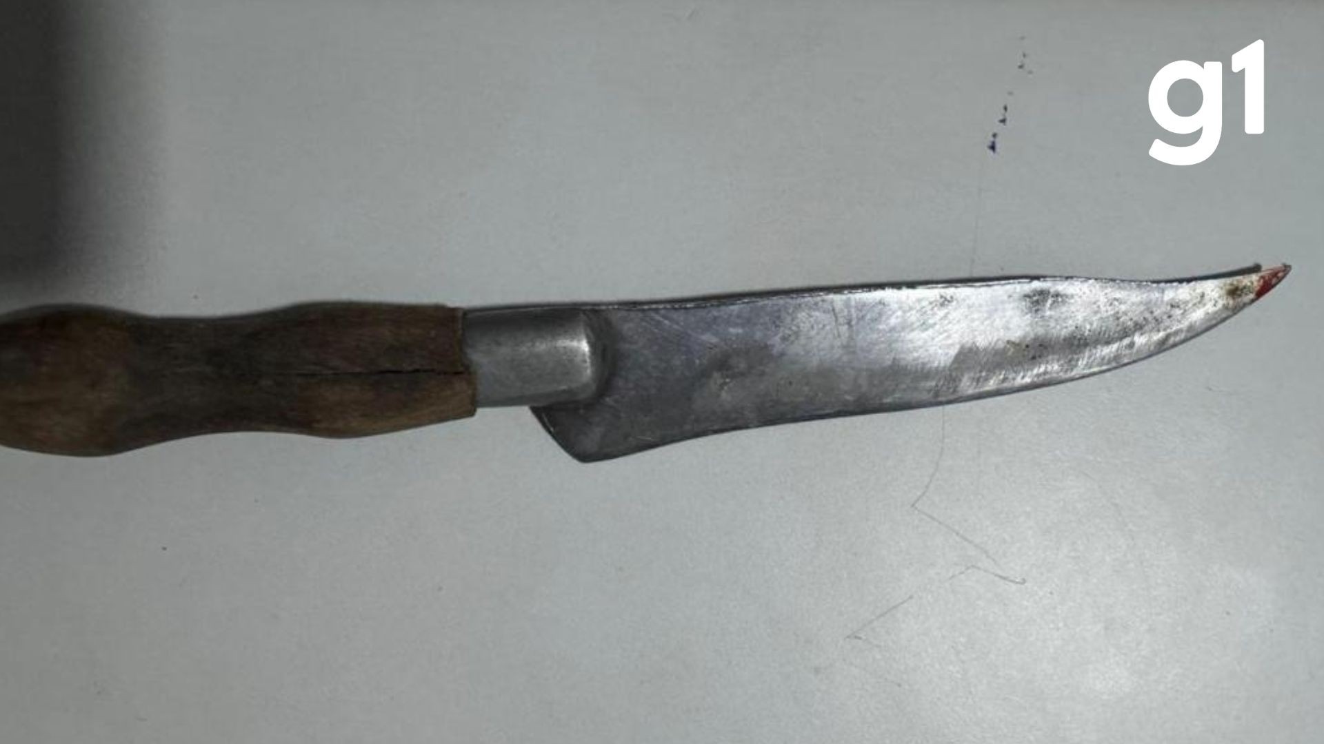 Mulher é presa após esfaquear idosa no pescoço enquanto dormia em MT