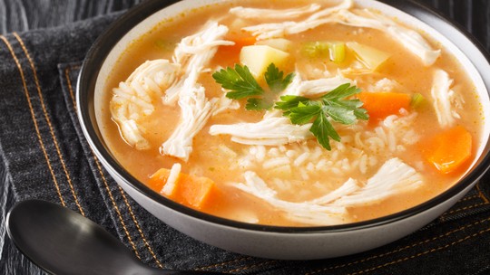 Canjas e sopas podem aliviar sintomas e ajudar na recuperação de gripes e resfriados? - A comida é mais do que nutrição e pode ser uma forma de medicina enraizada em rituais, conforto e cuidados.