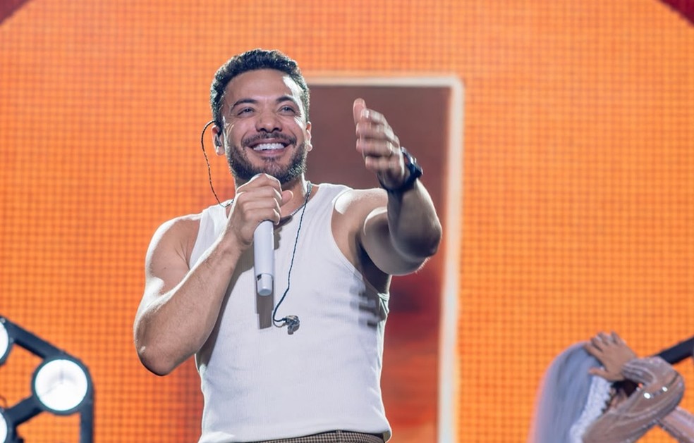 Wesley Safad&atilde;o lotou o Parque do Povo, em Campina Grande, durante o S&atilde;o Jo&atilde;o 2026 &mdash; Foto: Natasha Leoni e Thallys Andrade/Arte Produ&ccedil;&otilde;es
