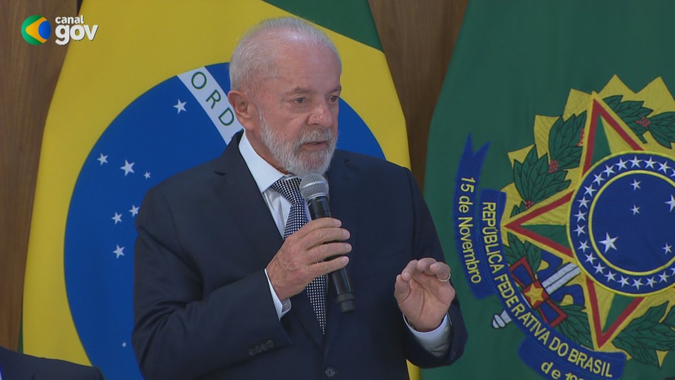 Lula viajou a Sorocaba para visitar a fábrica da Toyota — Foto: Reprodução