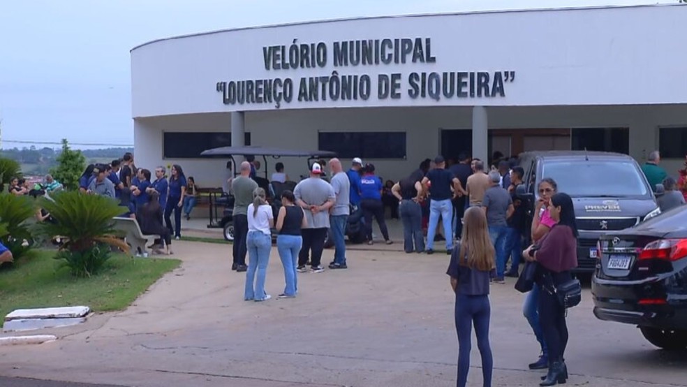 design-sem-nome-72- Corpo de empresário baleado e morto durante briga generalizada em bar de Rio Preto é sepultado