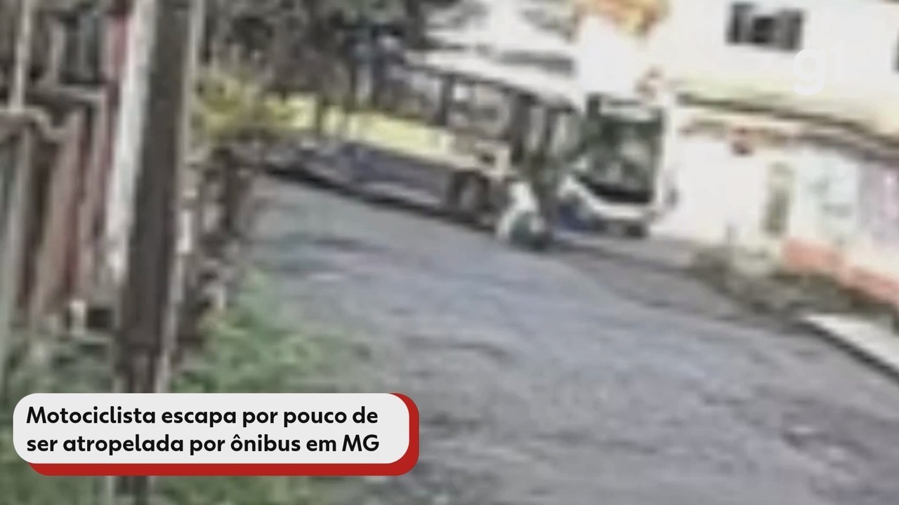 VÍDEO: Ônibus passa por cima de moto, e condutora escapa de ser atropelada em Divinópolis