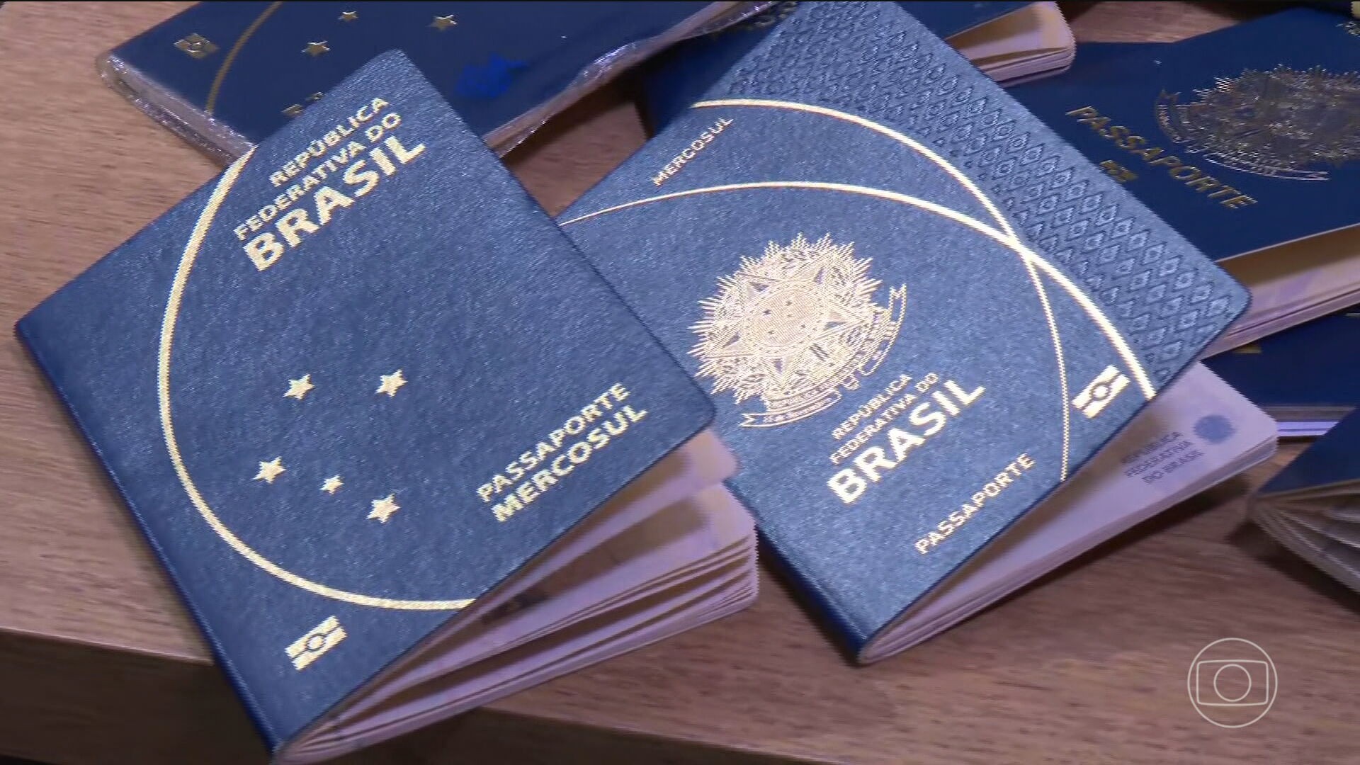 Política de imigração de Trump faz emissão de vistos a brasileiros despencar em 2025
