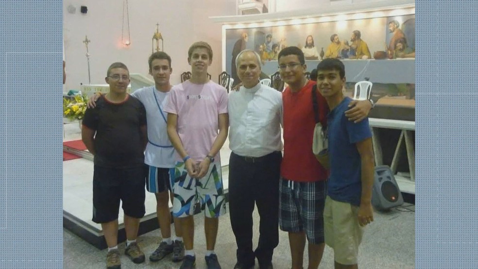 Papa Leão XIV com jovens em paróquia no Engenho Novo, na Zona Norte do Rio de Janeiro — Foto: Reprodução/ TV Globo