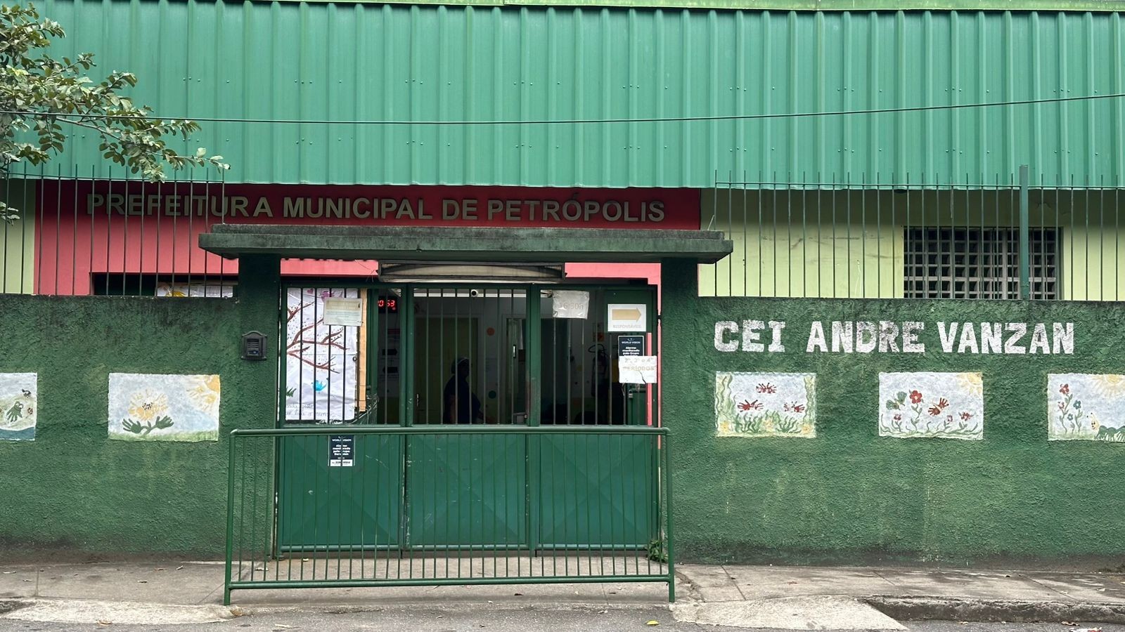 Denúncia de agressão contra criança de 3 anos em creche pública de Petrópolis leva ao afastamento de educadoras e diretora