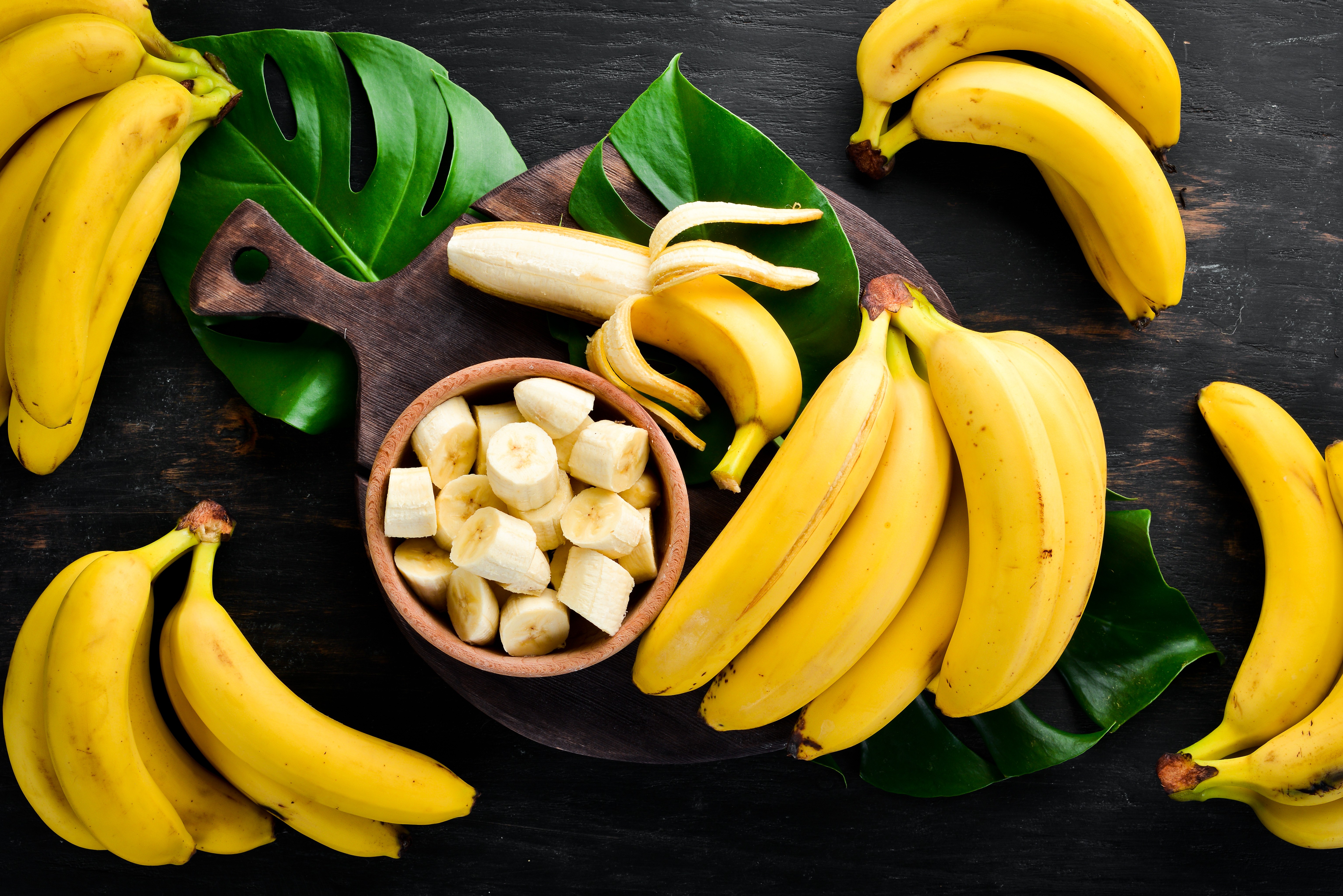 Banana: descubra 6 benefícios da fruta e um alerta 