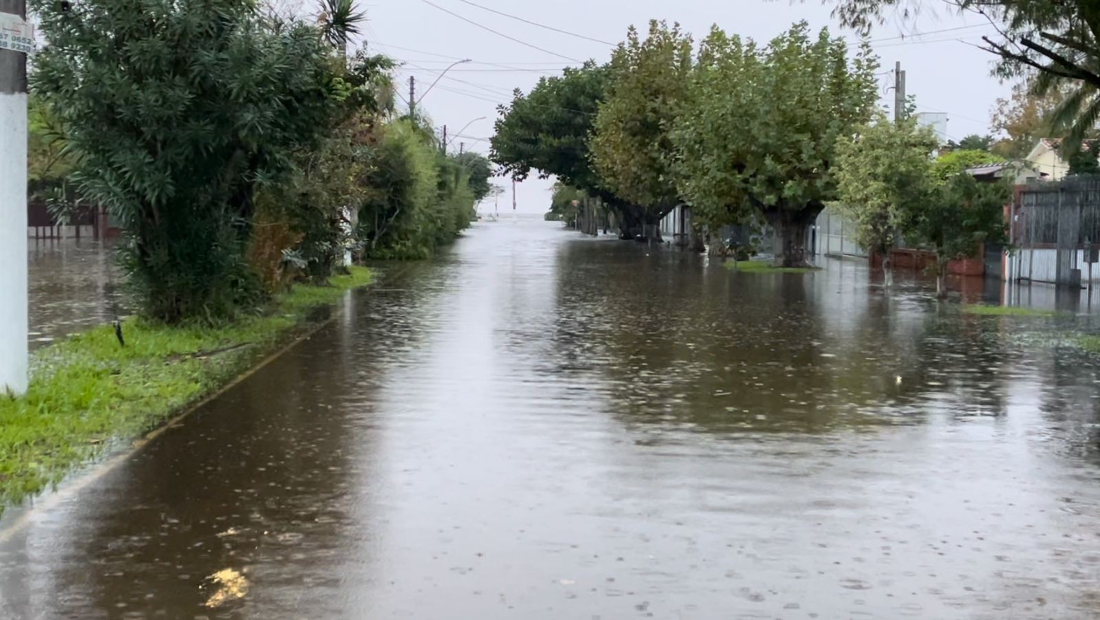 Nível do canal São Gonçalo bate recorde histórico e novas áreas são alagadas em Pelotas