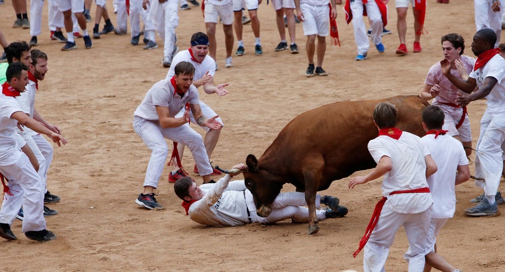 Cidade da Espanha substitui animais por bolas de isopor na corrida de touros