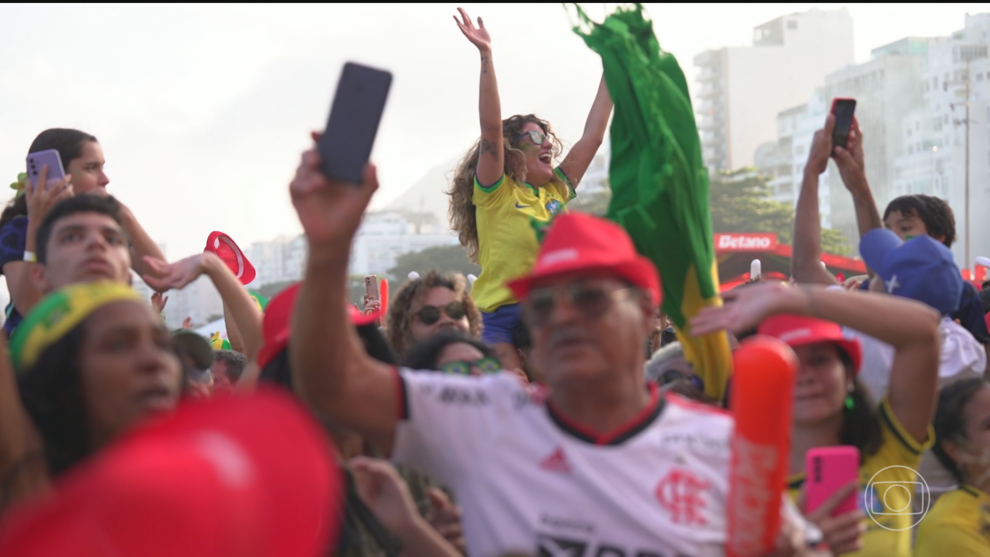 No Brasil, comemoração pela vitória sobre o Japão na Copa ultrapassa fronteiras