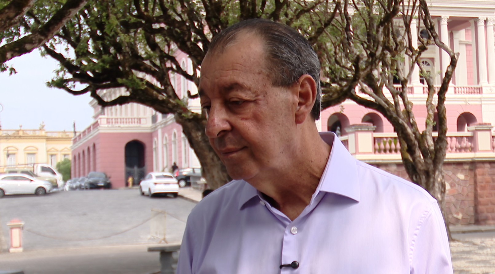Eleições 2026: Omar Aziz participa de entrevista em Manaus e promete reduzir fila do SisReg