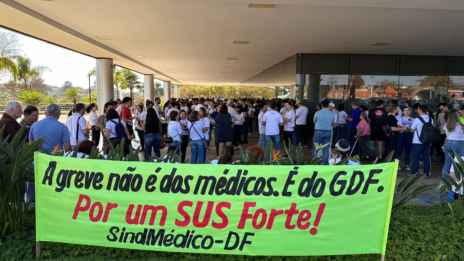 Greve dos médicos e enfermeiros da rede pública do DF é considerada ilegal pela Justiça