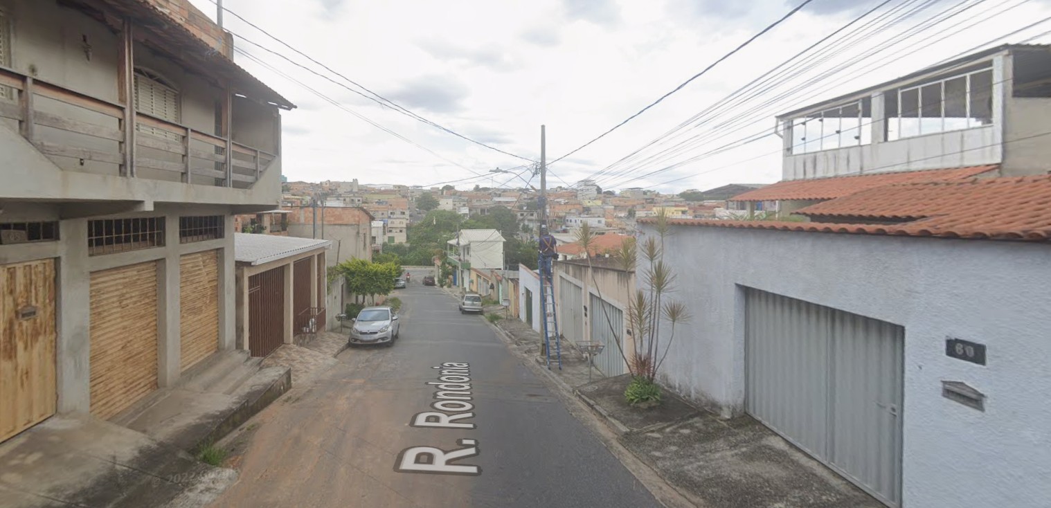 Mulher é esfaqueada na Grande BH após companheiro sentir ciúmes do filho dela