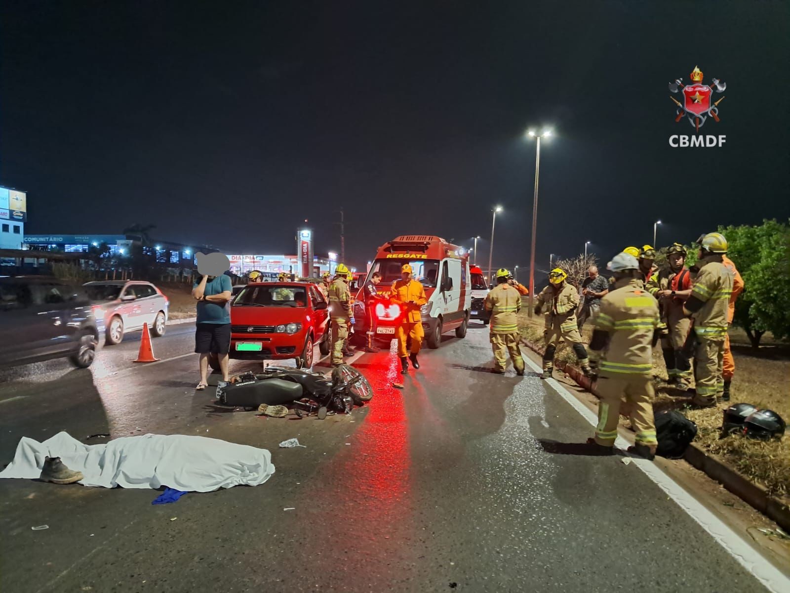 Motociclista morre após colidir com carro no DF; motorista não se feriu