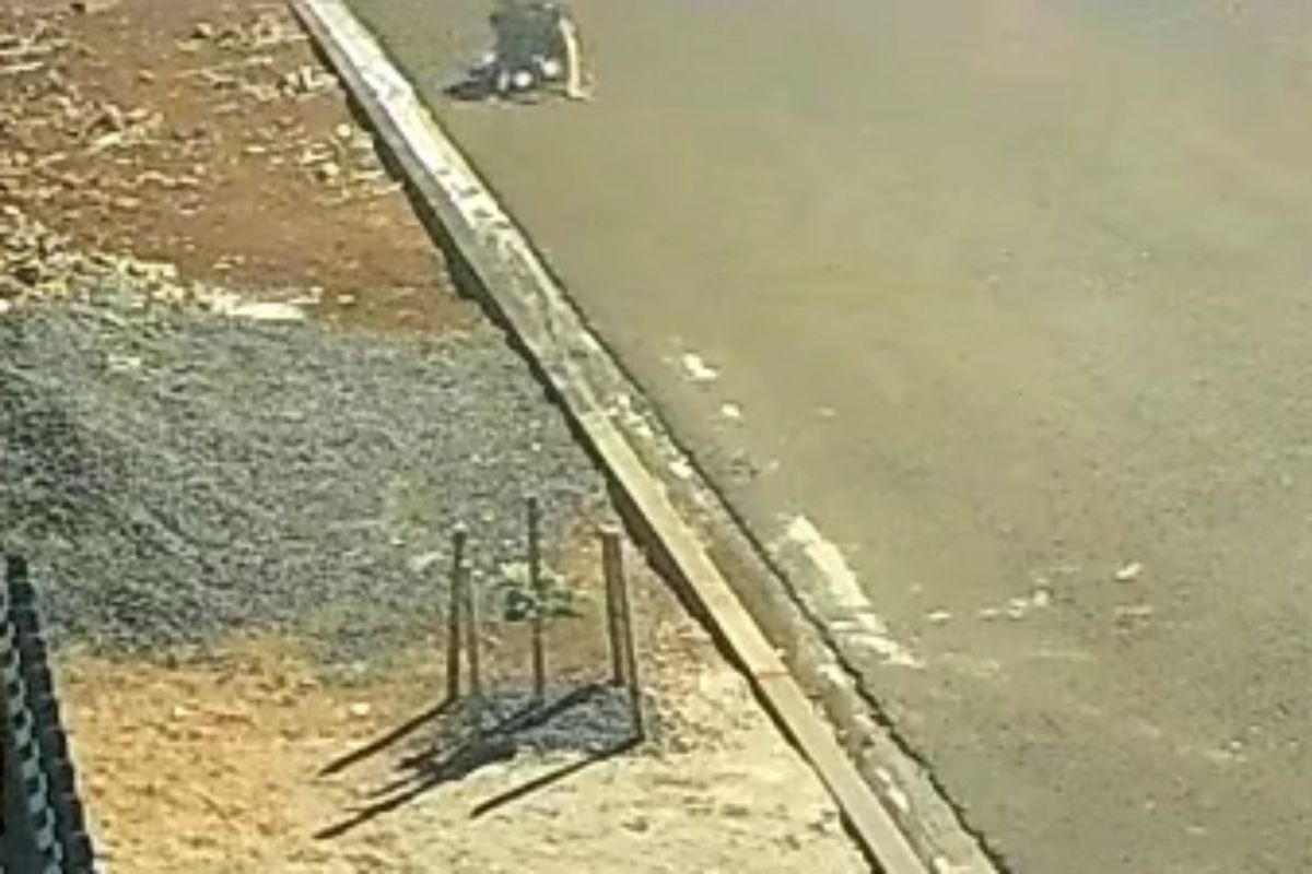 VÍDEO: Veja momento em que menina leva tiro enquanto brincava na rua, no Paraná