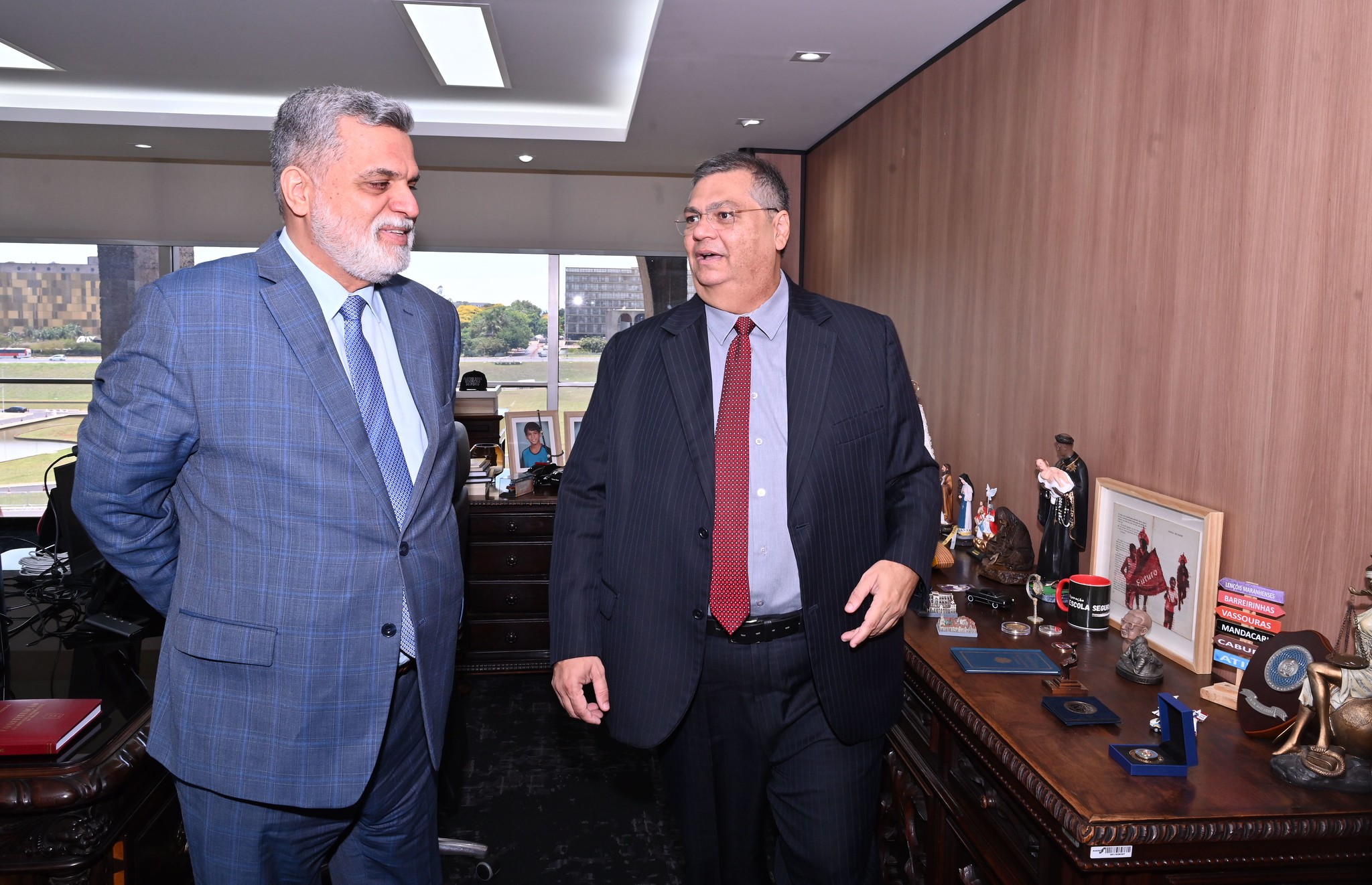 Santos que protegiam gabinete 'já estão de toga', brinca Dino após ganhar prazo extra no ministério