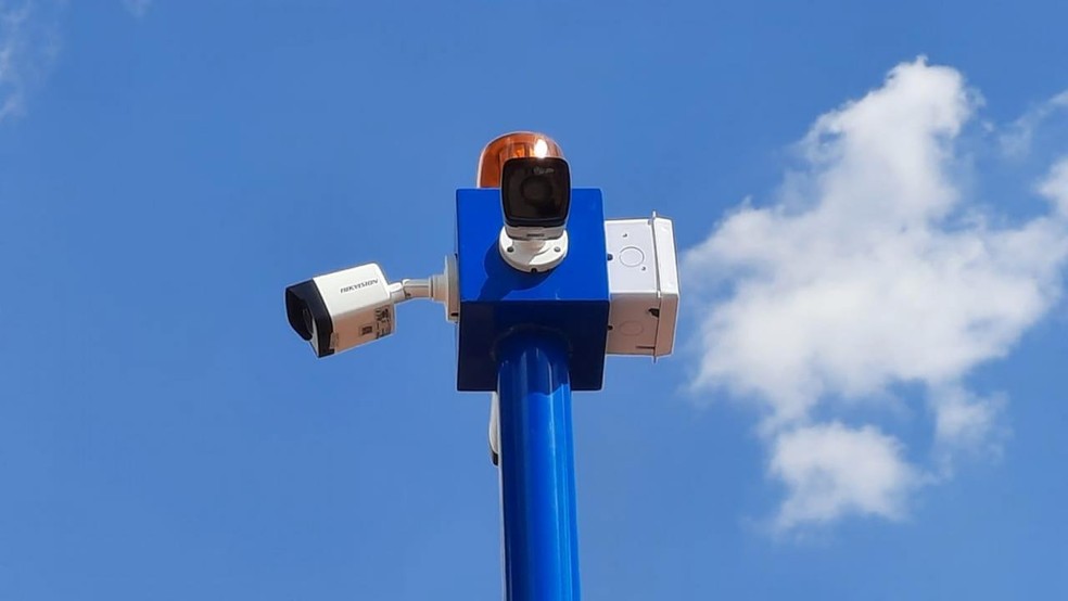 Instalação de câmeras de monitoramento nas unidades da rede pública; — Foto: Assessoria