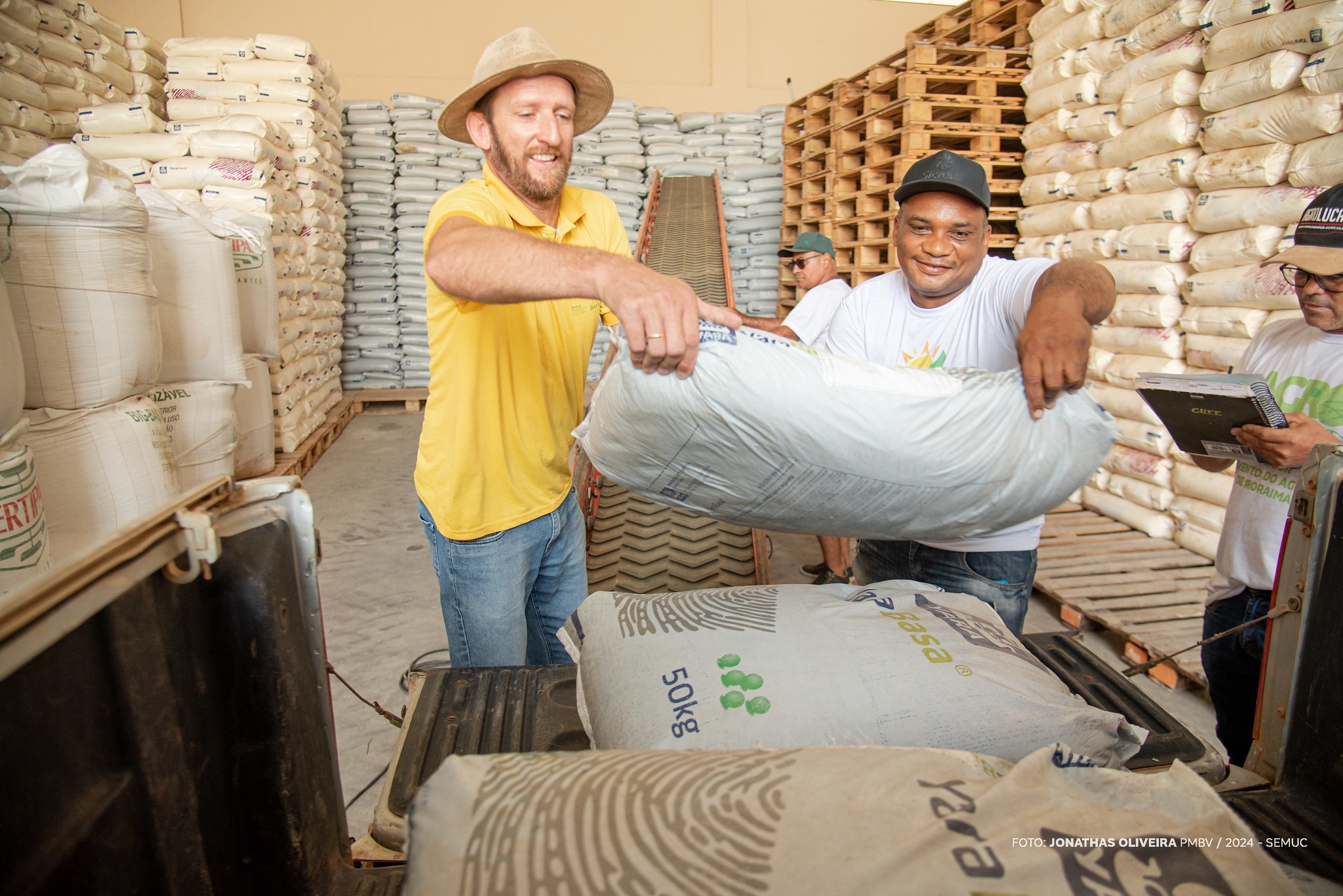 Com entrega de sementes e fertilizantes, mais de 180 famílias são beneficiadas por meio do PMDA    