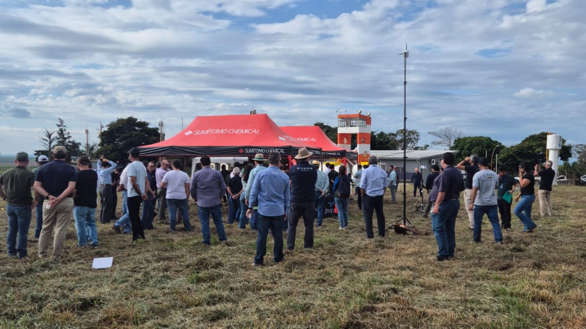 Primeiro voo de demonstração de aeronave agrícola sem piloto e 100% elétrica é feito em aeroporto do interior de SP