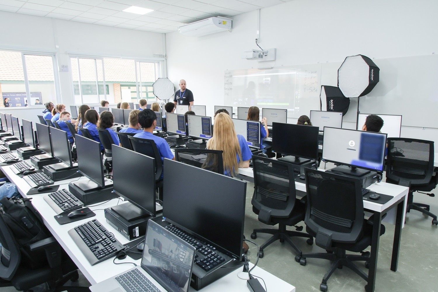 Senai/SC oferta 586 vagas gratuitas em cursos técnicos para estudantes do ensino médio
