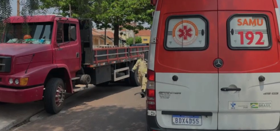 Adolescente morre após ser atropelada por caminhão manobrado pelo próprio pai no Paraná — Foto: Reginaldo Tinti/Anuncifácil