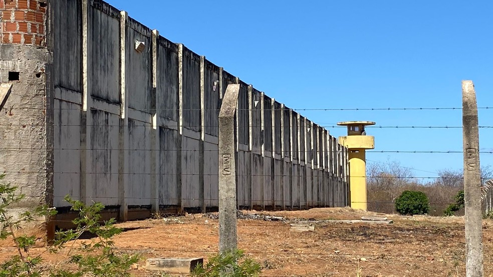 Fuga aconteceu do Presídio Padrão de Cajazeiras, na Paraíba — Foto: Beto Silva/TV Paraíba