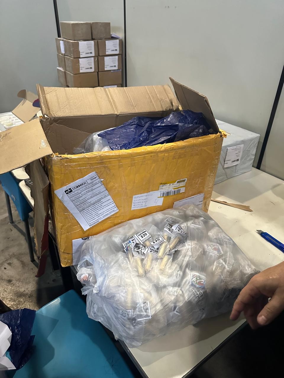 Mais de 30 kg de drogas que seriam enviadas para Porto Real são apreendidas nos Correios do Rio