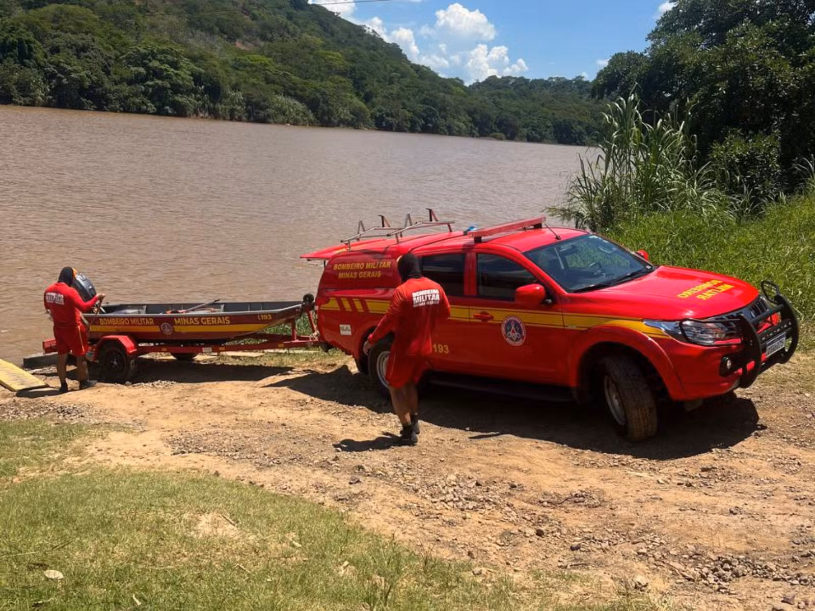 Após três dias de buscas, bombeiros encontram segundo jovem que se afogou no Rio Doce