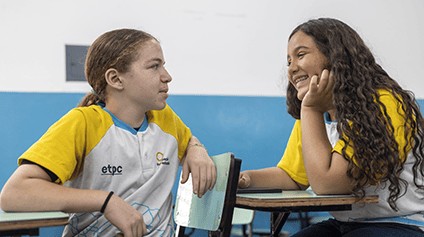 ETPC oferece ensino bilíngue e formação técnica que prepara alunos para o futuro