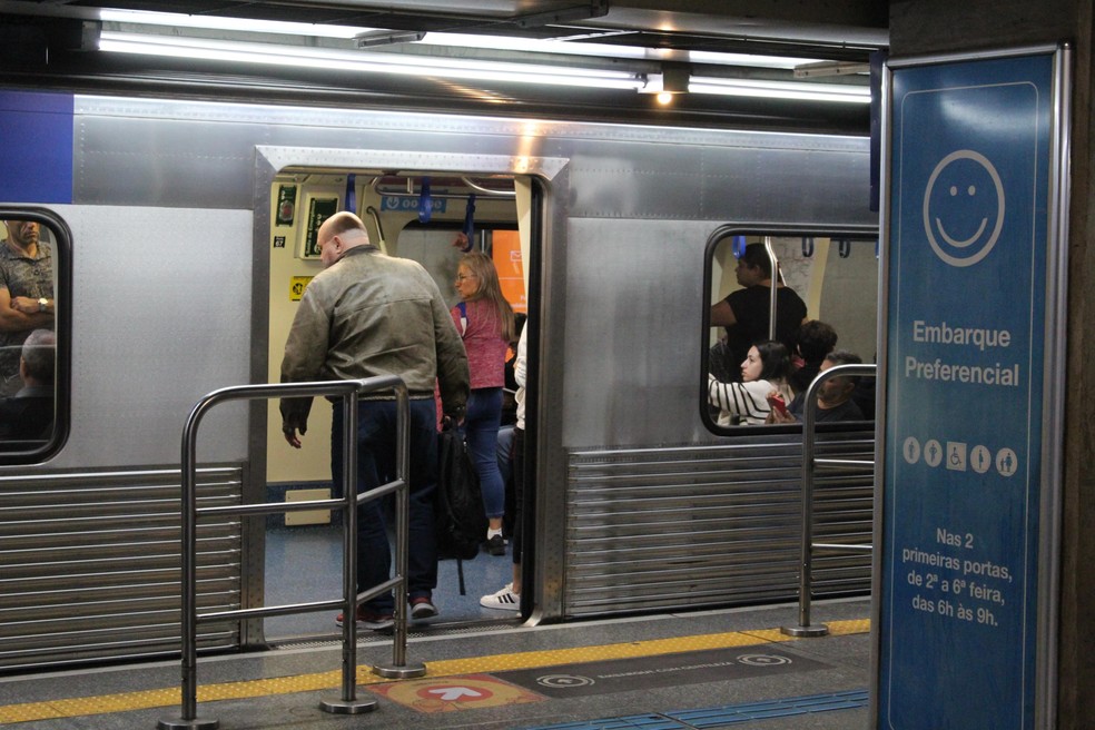 Movimentação de passageiros na linha Azul do Metrô de SP — Foto: WILLIAN MOREIRA/FUTURA PRESS/ESTADÃO CONTEÚDO