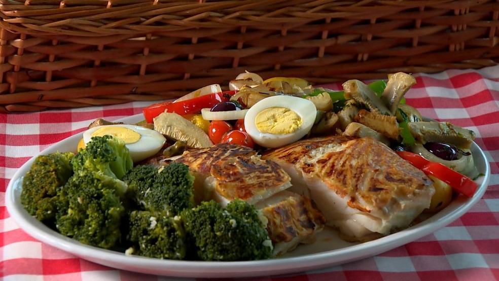 Cor, sabor e tradição: bacalhau com legumes é receita típica para o período de Páscoa — Foto: Ricardo Custódio/TG