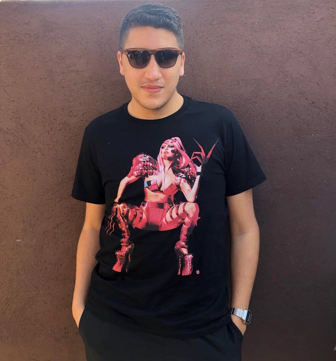 'Lady Gaga me salvou': fã eterniza relação com a cantora na pele