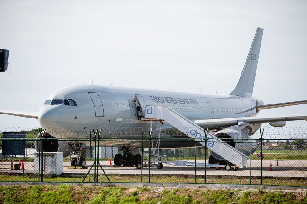 Avião da Força Aérea Brasileira vai transportar brasileiros deportados dos Estados Unidos para Minas Gerais. — Foto: Thiago Gadelha/Sistema Verdes Mares