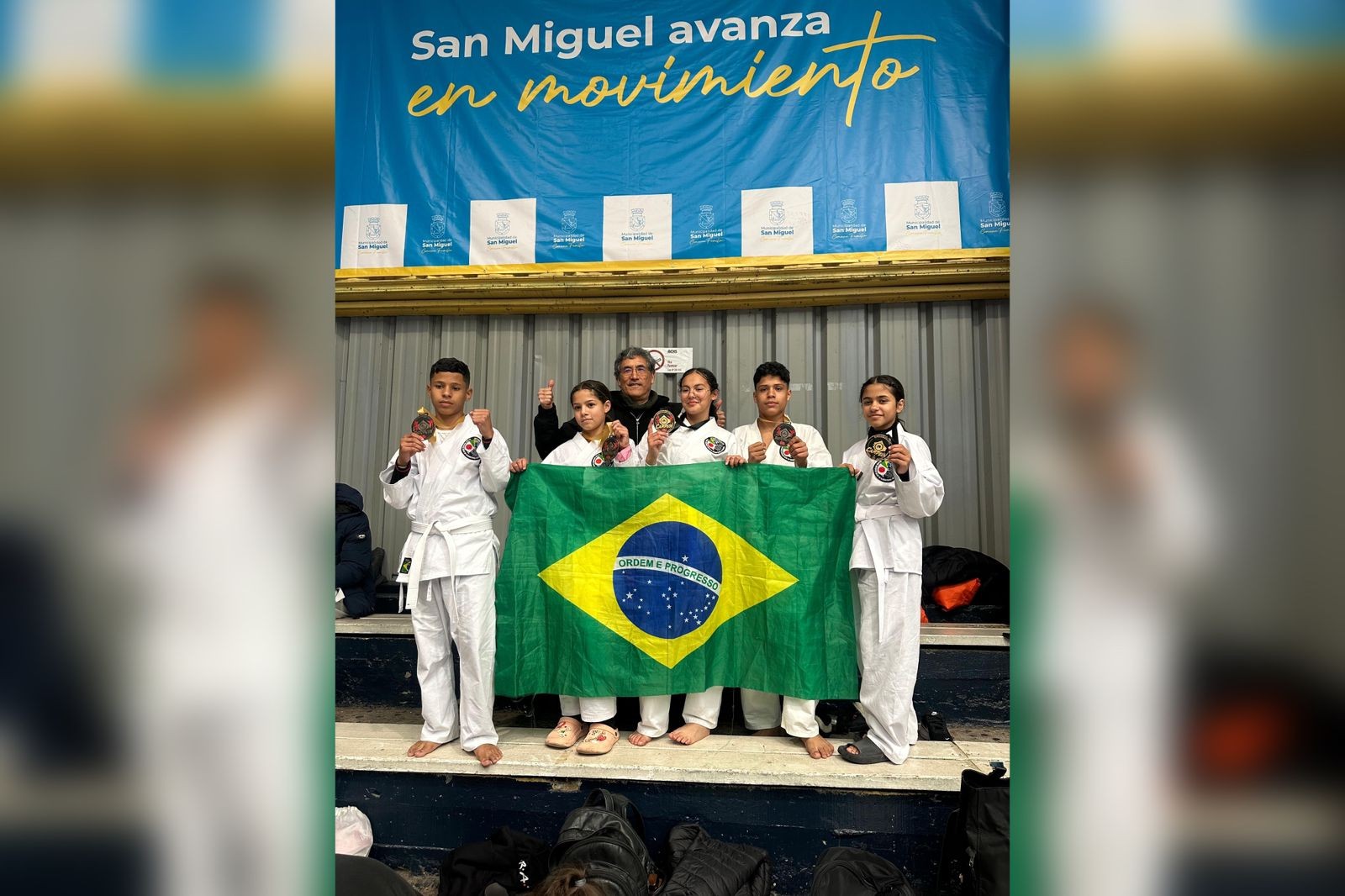 Adolescentes de projeto social do inteiror de SP conquistam 9 medalhas em campeonato de karatê no Chile