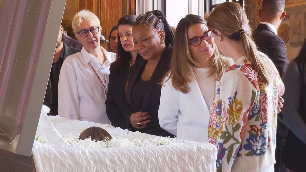 A primeira-dana Janja da Silva e a ministra da Cultura, Margareth Menezes, no velório de Preta Gil — Foto: Edilson Santos/TV Globo