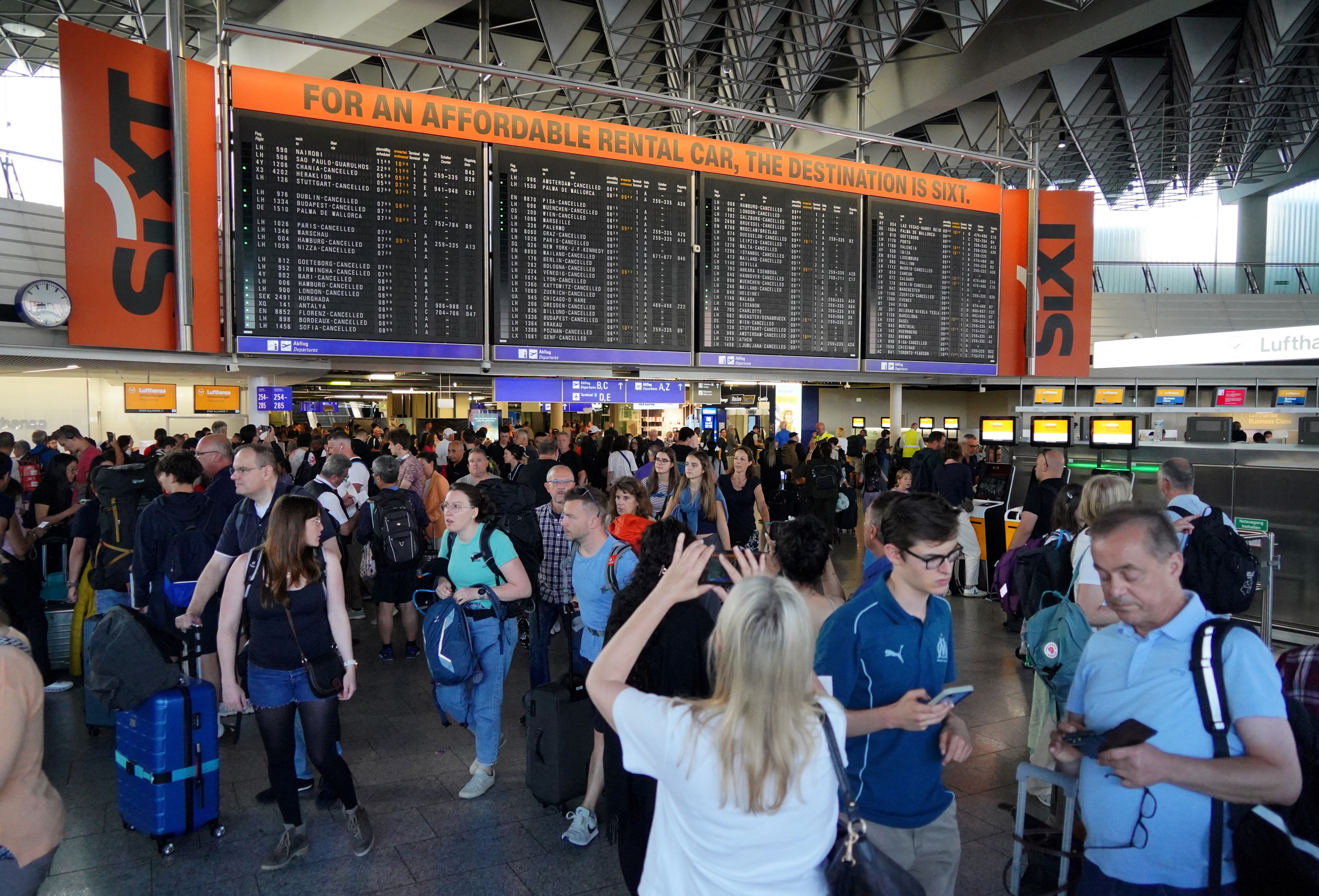 Protesto cancela 140 voos no aeroporto de Frankfurt, o mais movimentado da Alemanha