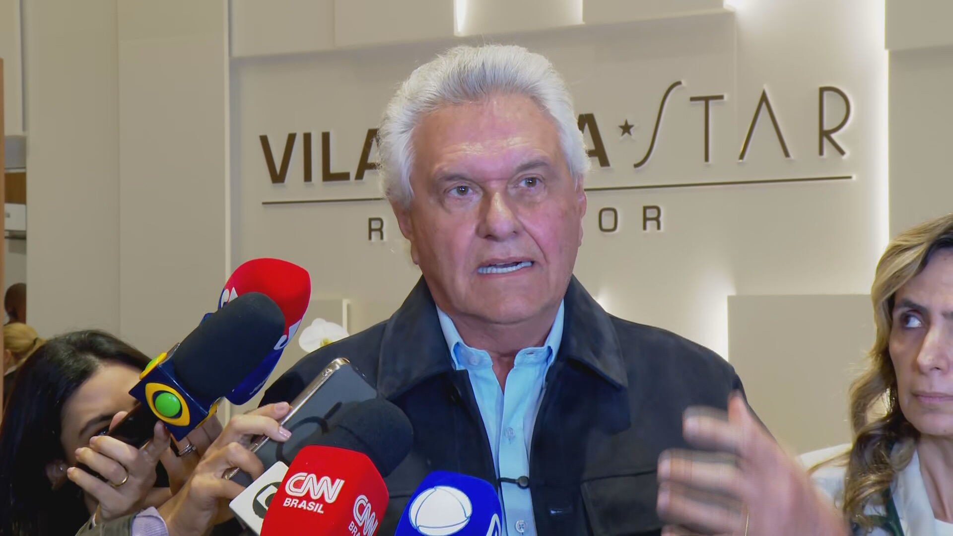 Caiado deixa hospital depois de ser internado com pneumonia