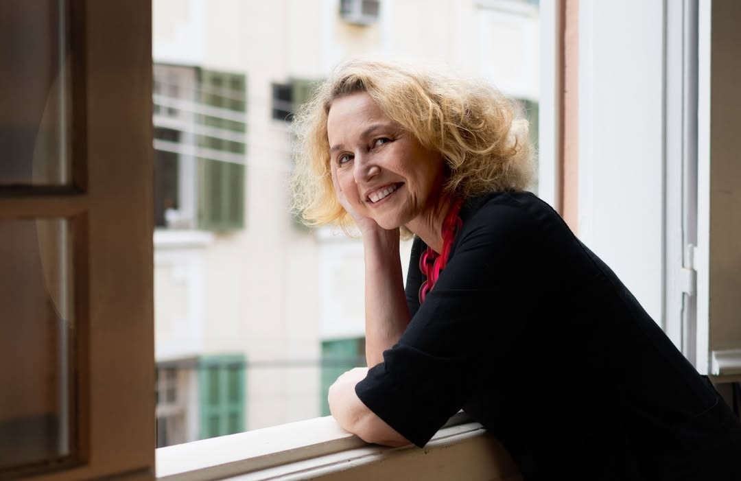 Antes de viver Helga em 'Três Graças', Kelzy Ecard enfrentou câncer agressivo que a fez perder 40 kg 