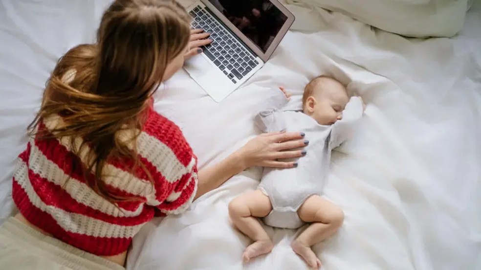 Para Bárbara Cobo, precarização do trabalho é um fenômeno que tem várias dimensões — Foto: Getty Images via BBC