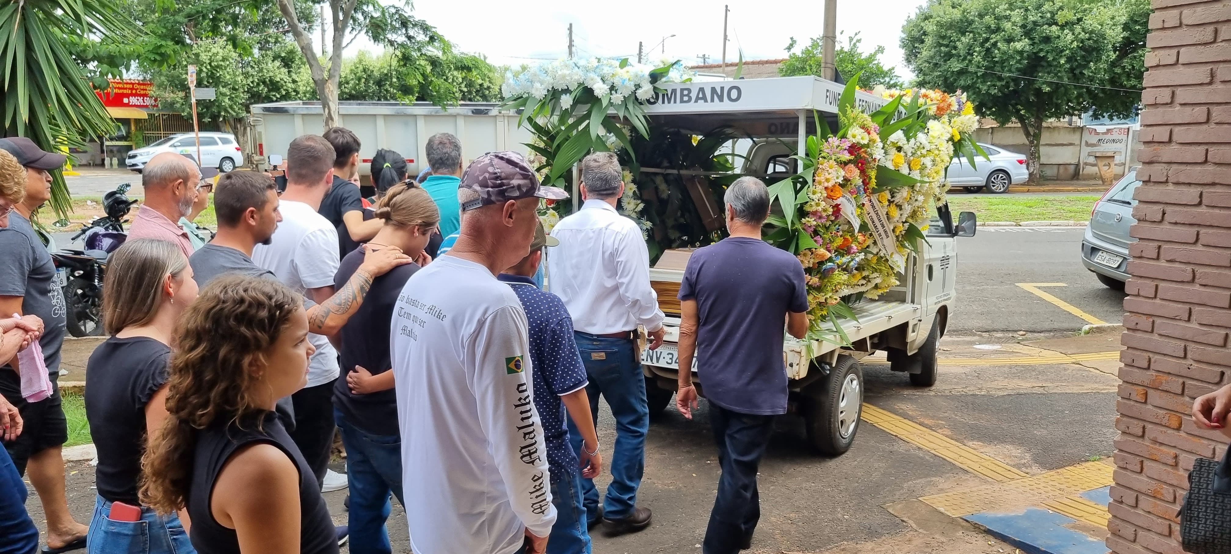 Corpo de piloto que morreu em queda de aeronave no Amazonas é sepultado em Fernandópolis