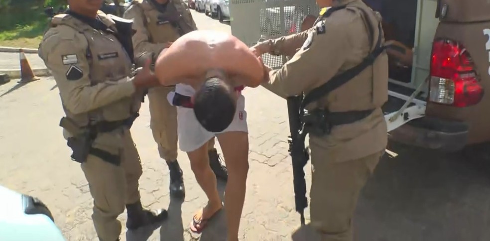 Quatro primos são presos suspeitos de integrar grupo especializado em roubos de agências bancárias na Bahia — Foto: Reprodução/TV Bahia