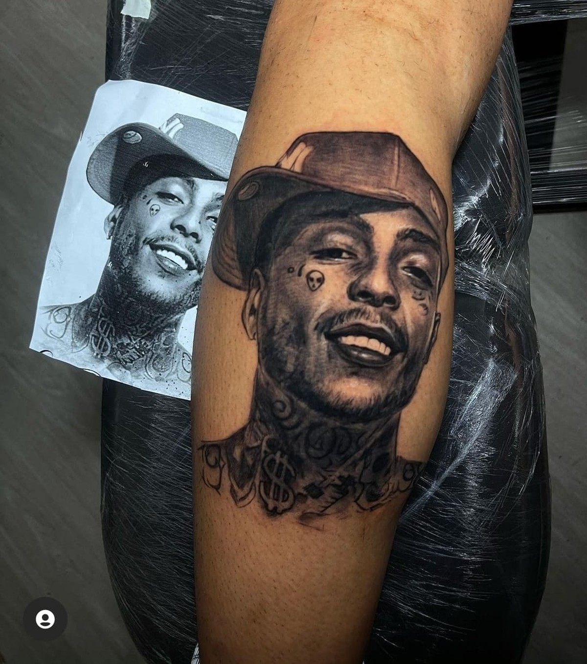 Mc Pk Delas Tatua Rosto De Kevin Na Perna Eternizado Em Meu Coração Rio De Janeiro G1 